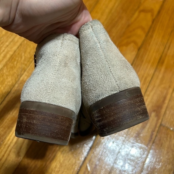 Minnetonka Brie Bootie Womens 7 Side Zip Stud Beige Leather Boot Booties Suede - Picture 6 of 10